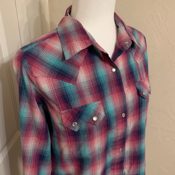 Wrangler Tops - Women’s Wrangler Wrancher Pearl Snap Shirt